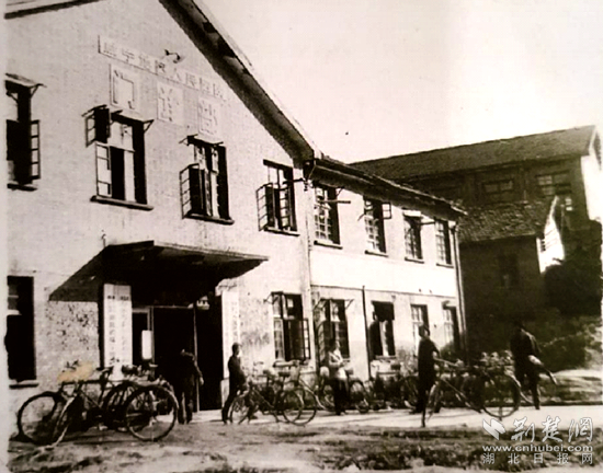 湖北医学院咸宁分院附属医院（咸宁专署人民医院）门诊部_副本.png.png
